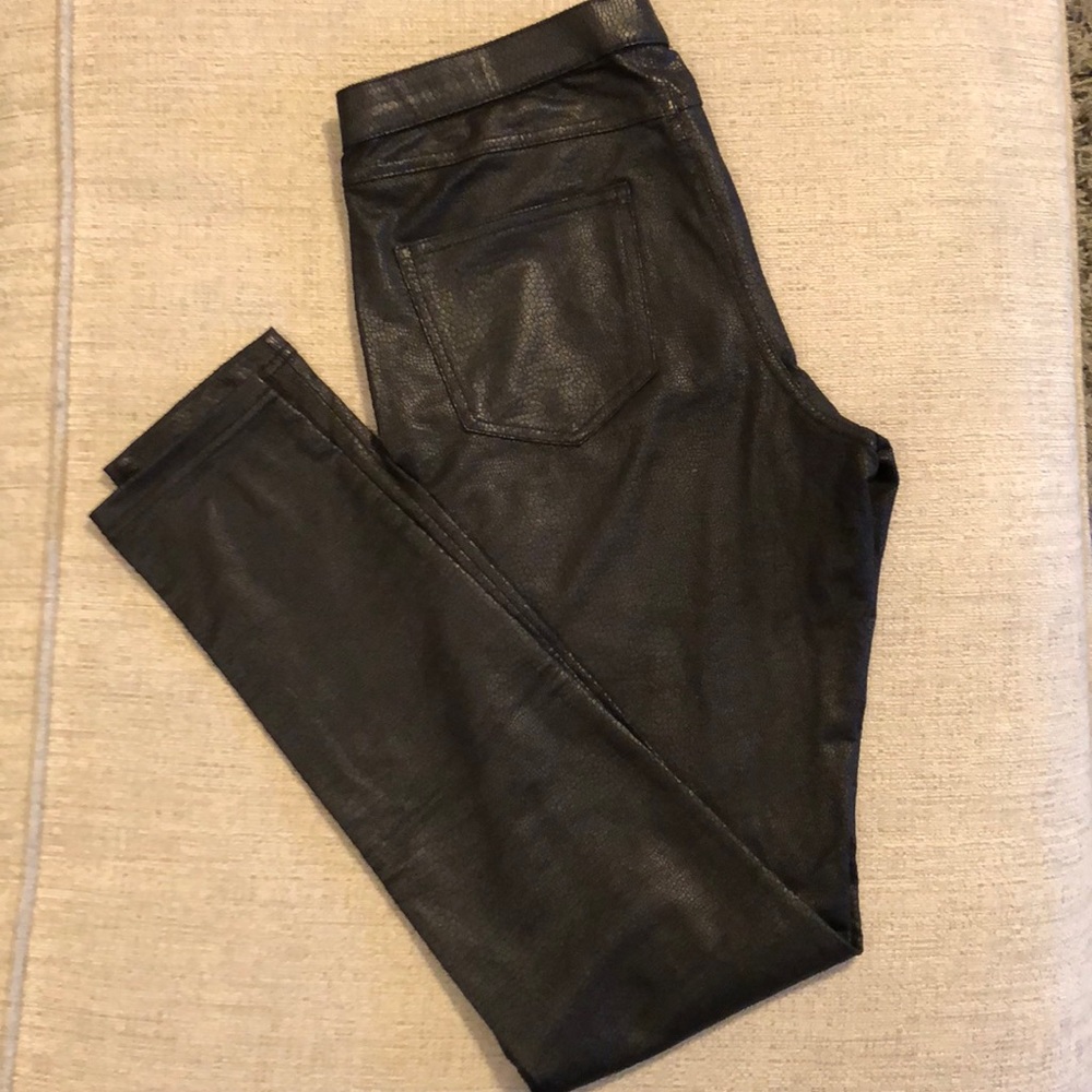 Leather patterned leggings